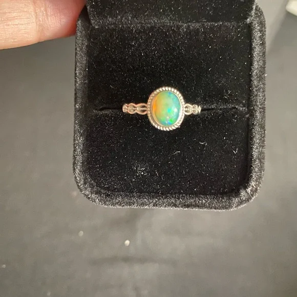 White Opal 925 ring - Picture 1 of 2